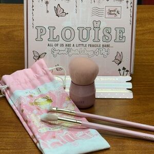 P. Louise Makeup 3 Piece Brush Set with Pink Pouch.